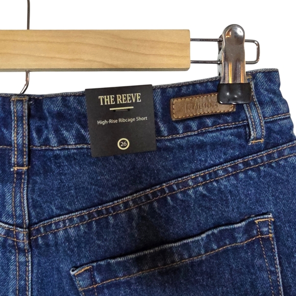 BlankNYC The Reeve High-Rise Ribcage Shorts In Silver Dreams - Picture 8 of 9